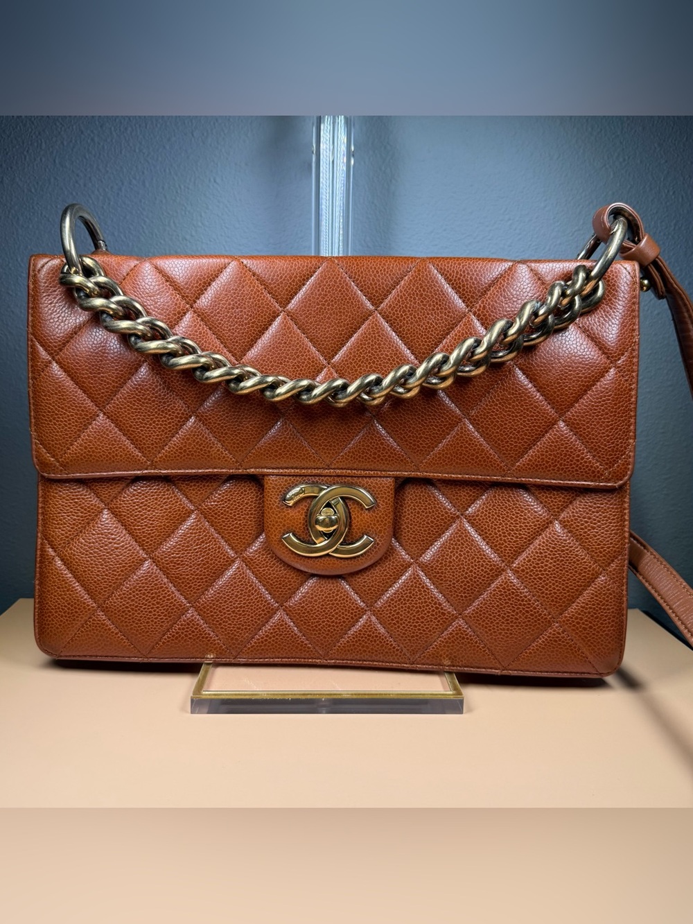 CHANEL is Leather Shoulder Bags Quilted Caviar Chain Frame Flap Bag 2way